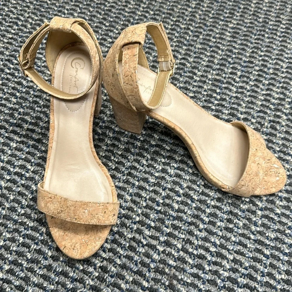 Cute! 3 1/2 in Cork Comfort Heels from Cato Size 8W GUC - Picture 2 of 9